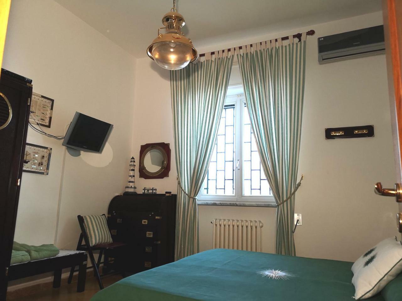 Double or Twin Room Private External Bathroom